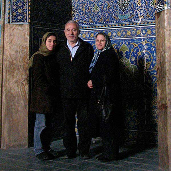 پدر و مادر مریم میرزاخانی نابغه ریاضی ایرانی